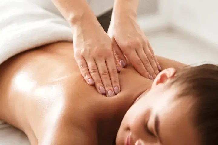 Massage californien relaxant à Villeurbanne 